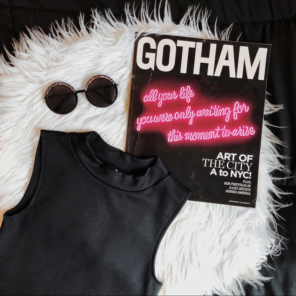 BLACK DIVIDED CROP TOP